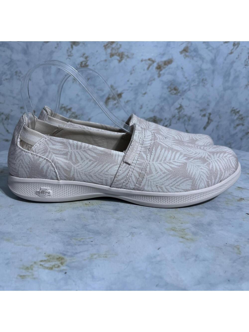 Skechers Go Step Lite Womens Size 11 Shoes Beige Floral Slip On Comfort Sneakers